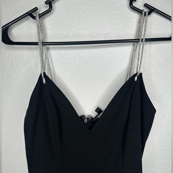 Elegant Black Dress with Silver Straps - Picture 5 of 5